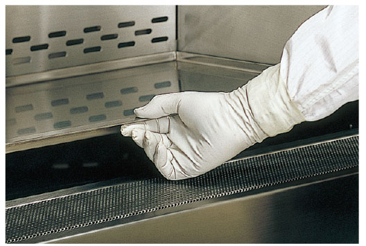 清掃がしやすいオーステンレス製作業台