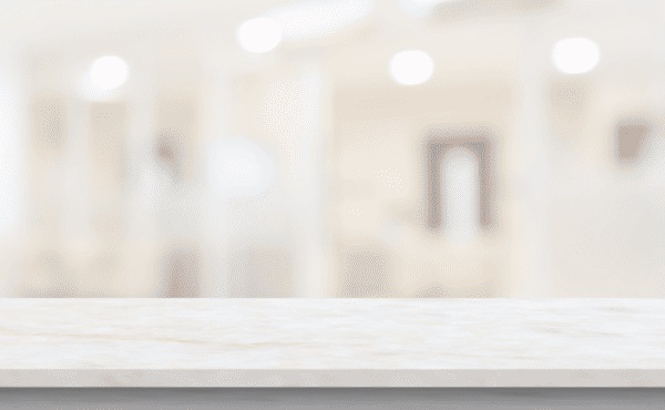 クリニックのインテリア、印象を左右するのはソファとポスター