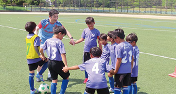COO/CSO Sato (second from left) also joined the children in exercise